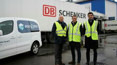 Bildetekst: (Fv) Per Anders Kartnes, prosjektdirektør Schenker AS, Espen Slyngstad, Adm.dir Easy2You og Vanja Delalic, direktør e-handel/post Easy2You. ---