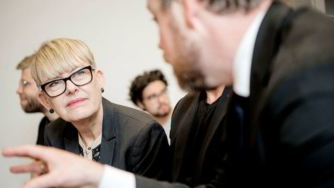 Astrid Søgnen, direktør for Utdanningsetaten i Oslo, her i samtale med tidligere kunnskapsminister Torbjørn Røe Isaksen.