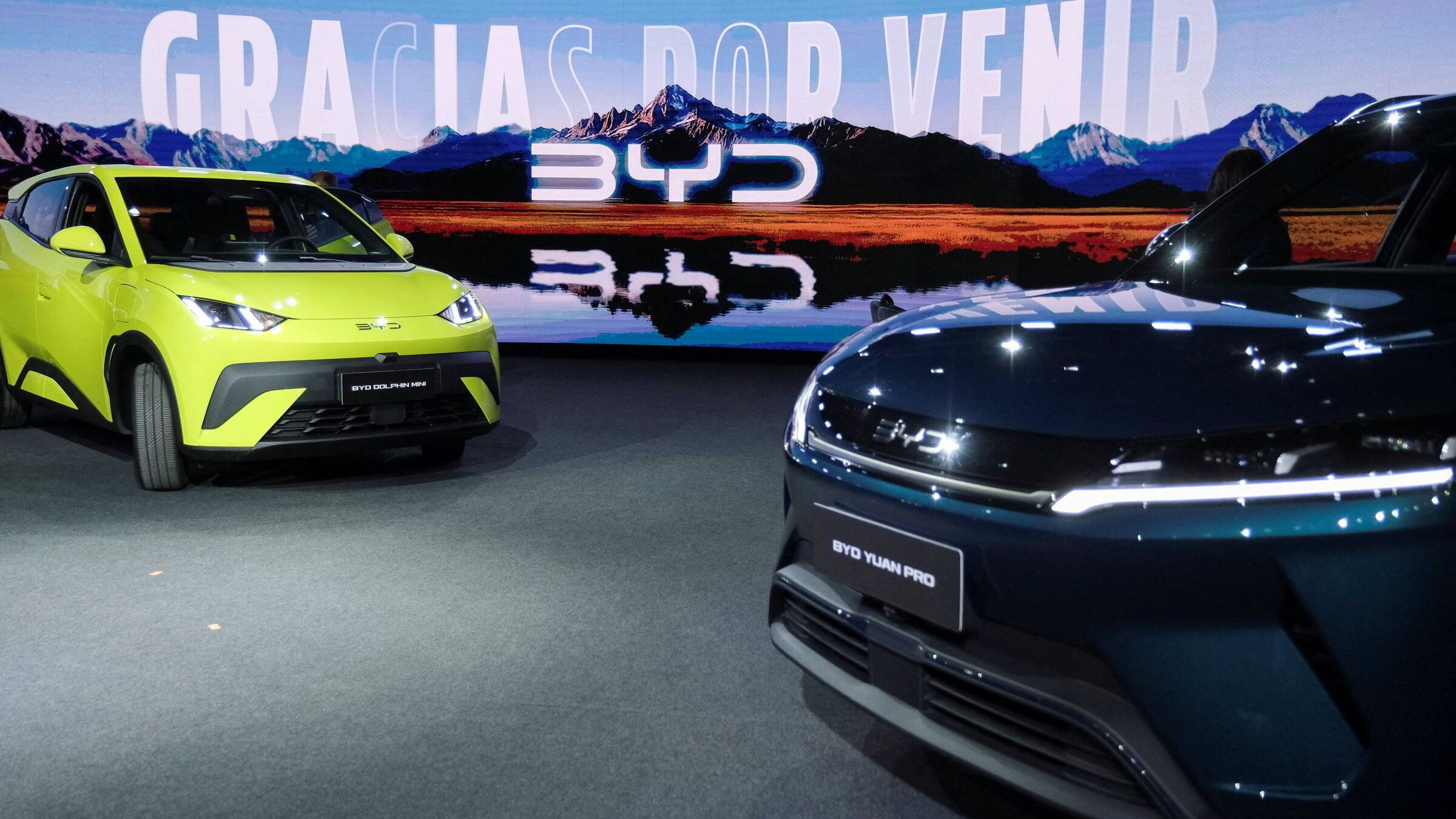 Tech-løft gir Nikkei-rekord – svak PMI og BYD-fall tynger Kina