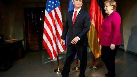 Den tyske statsministeren Angela Merkel og USAs visepresident Mike Pence før et møte under sikkerhetskonferansen i München.