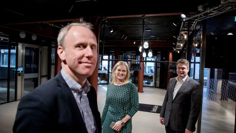 Erlend Sundvor (foran), direktør for betaling i Eika Gruppen, var tidlig ute med planene om øyeblikkelig overføring av kontanter mellom bankkontoer i 2012. Senere ble Eika nødt til å kjøpe seg inn i Vipps. Her med konsernsjef Hege Toft-Karlsen og direktør for digital utvikling, Atle Riksfjord.