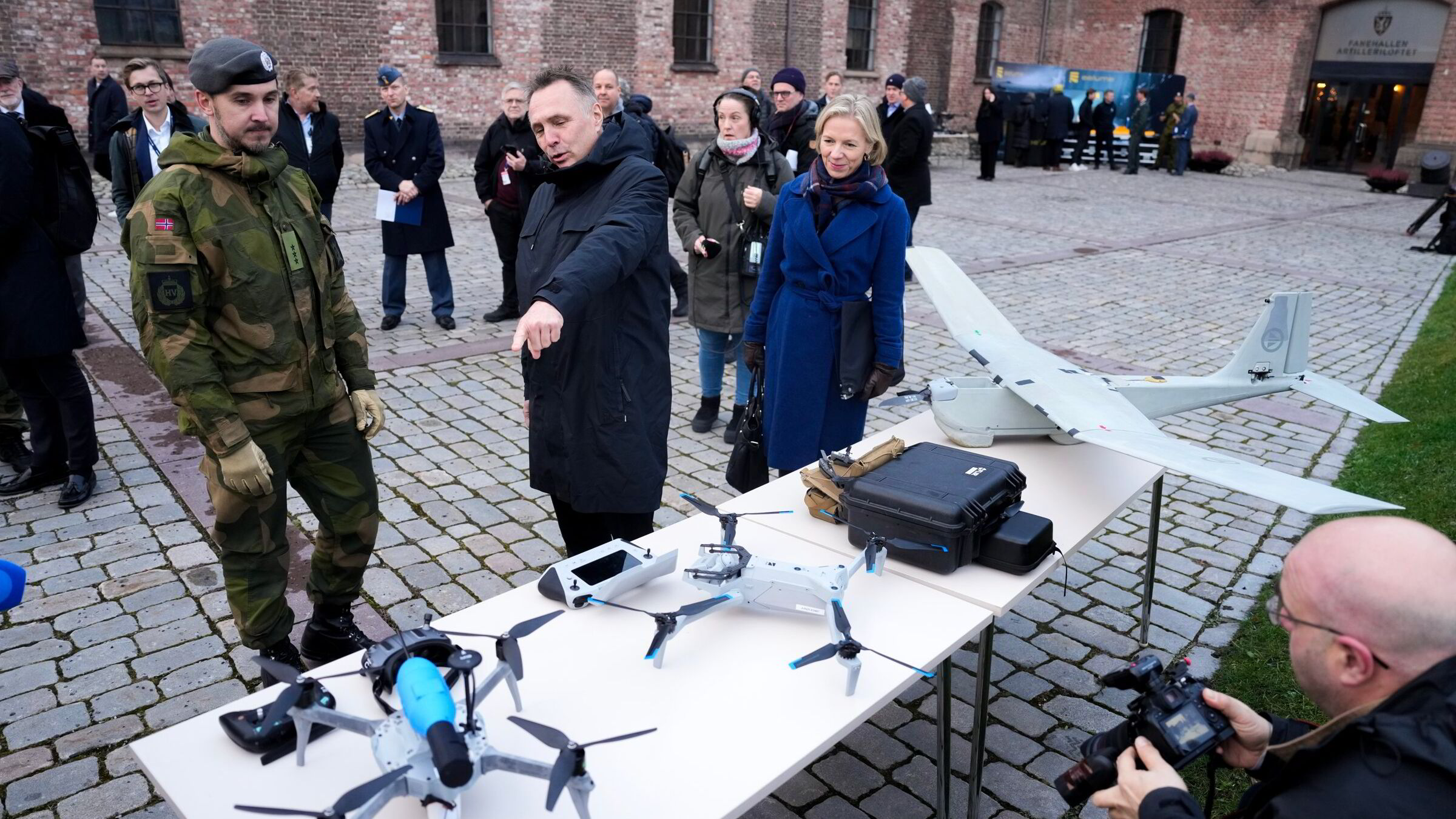 Droneselskapet til eks-offiser har fått forsvarsavtaler verdt titalls millioner uten anbud