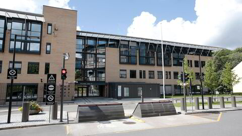 Lette skyer henger over Justis- og beredskapsdepartementet (JD) på Gullhaug Torg 4A i Nydalen. På regnværsdager var de betydelig plaget av lekkasjer nesten rett ned i statsrådens kontorer.