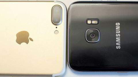 Iphone 7+ (t.v.) og Samsung Galaxy S7 edge.