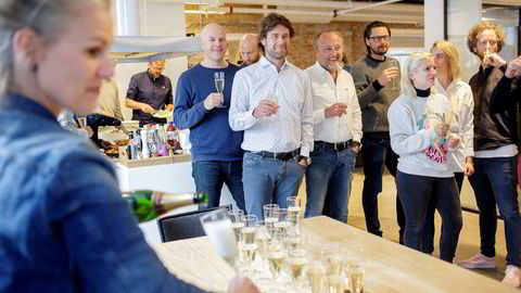 Feiret med champagne: I midten daglig leder Haakon Dahl og styreleder Bjørn Polmar i Kitchen reklamebyrå. Til venstre: kreativ leder Kjetill Nybø.
