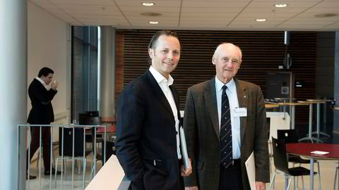 Dagens konsernsjef Thomas Wilhelmsen og hans far Wilhelm Wilhelmsen avbildet på BIs styrekonferanse i 2016.