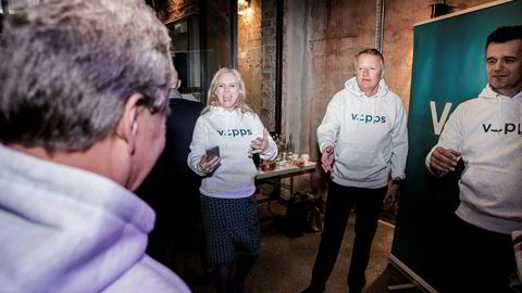 DNB-sjef Rune Bjerke har fått sparebankene med i Vipps-samarbeidet og åpner for å gå utenlands. Her med Vipps-sjef Rune Garborg (til høyre), Eikas konsernsjef Hege Toft-Karlsen og Sparebank 1 SMN-sjef Finn Haugan (med ryggen til).