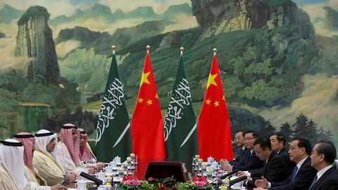 Kinas statsminister Li Keqiang og ministre møtte Saudi Arabias Kong Salman bin Abdulaziz Al Saud i Folkets store hall på fredag - en dag etter det ble inngått avtaler på 65 milliarder dollar mellom de to landene.