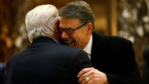 Tidligere Texas-guvernør Rick Perry tas imot i Trump Tower mandag.