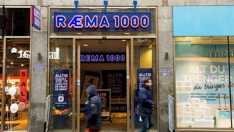 Den vennen Rema 1000 er opptatt av, er ingen andre enn lommeboka di, sier forfatteren.
