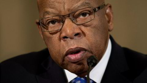 Demokratrepresentant John Lewis fra delstaten Georgia får støtte fra partifellene sine etter at påtroppende president Donald Trump gikk i strupen på ham på Twitter.