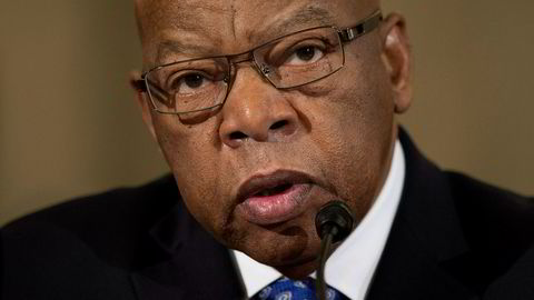 Demokratrepresentant John Lewis fra delstaten Georgia får støtte fra partifellene sine etter at påtroppende president Donald Trump gikk i strupen på ham på Twitter.