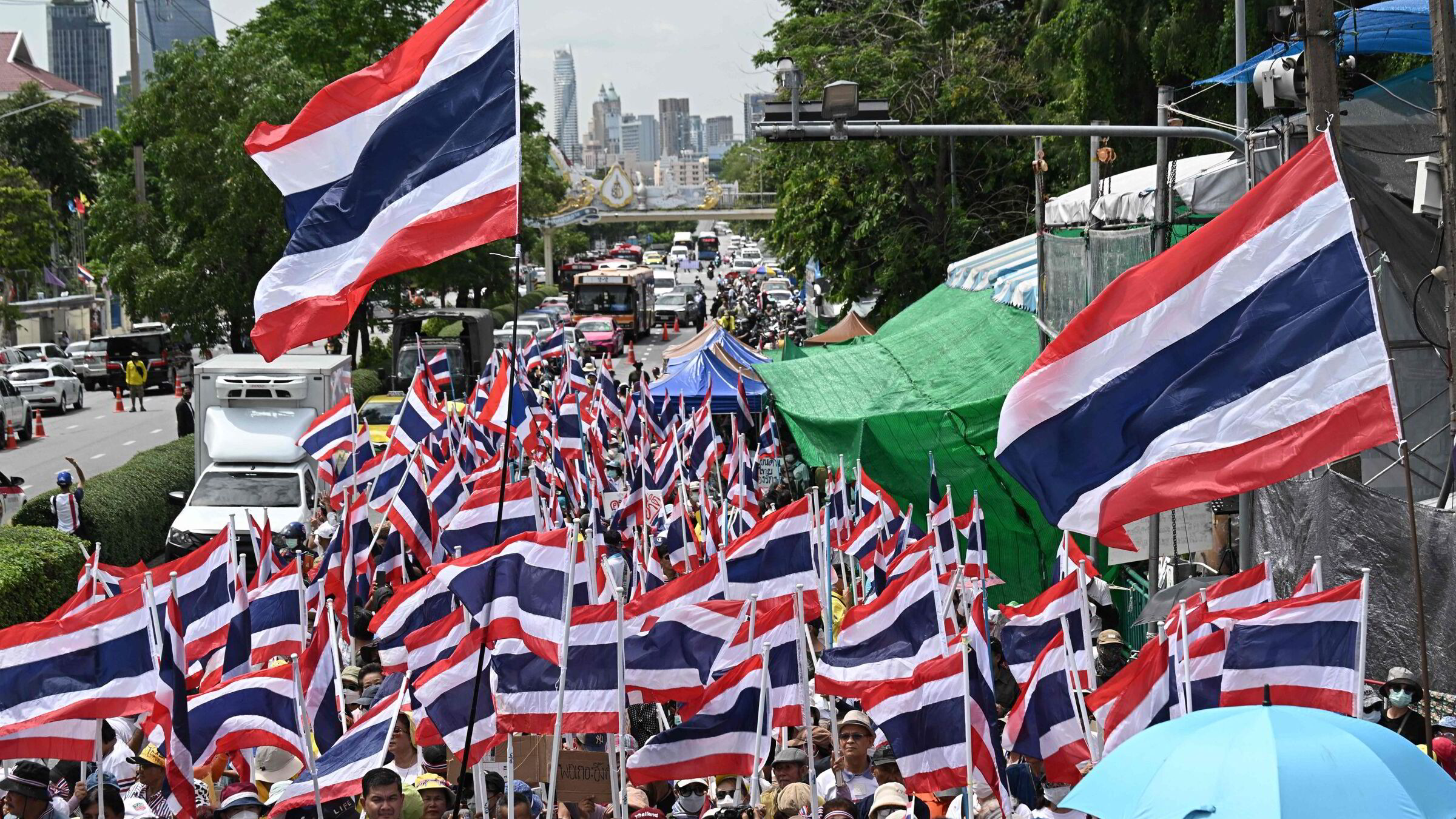 Asia-børser i rødt: Krigsfrykt, Kina utfordrer dollaren og politisk kaos i Thailand
