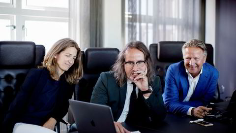 Anniken Haugen Jebsen i Zynk og Claus Sonberg (til høyre) i Zynk har inngått partnerskap med det svenske strategibyrået Quattroporte, her ved daglig leder Peter Majanen i midten.