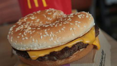 McDonald's bytter til ferskt oksekjøtt i sine Quarter Poundere i USA fra neste år.