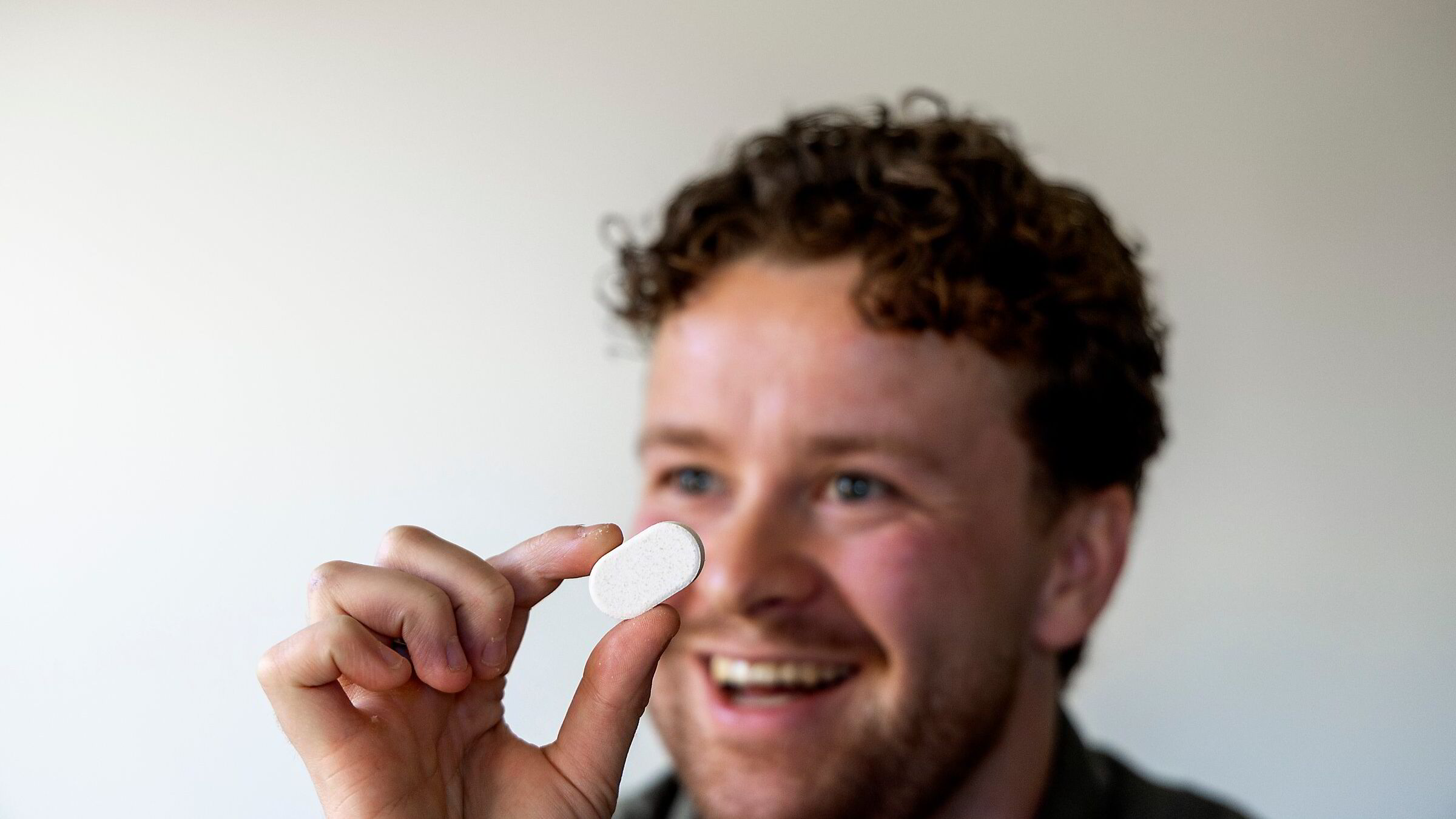 Tobias (25) sluttet som elektriker og ble såpegründer
