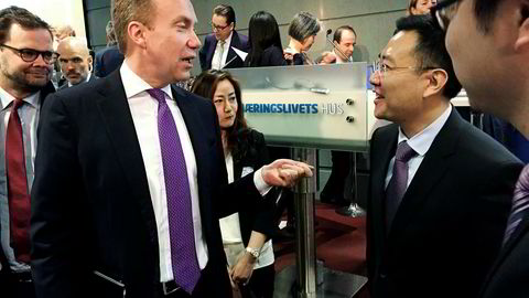 Utenriksminister Børge Brende og chargé d'affaires Dong Fengming ved Kinas ambassade i Norge på NHOs morgenkaffe om normaliseringen av forholdet mellom Norge og Kina.
