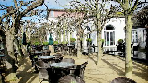 Terrassen med lime-trær utfor hotellet ble beplantet på slutten av 1700-tallet.