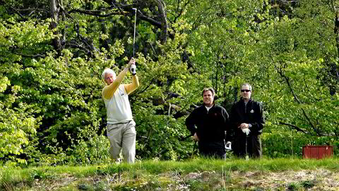 Hull i himmelen. Etter at Bill Clinton hadde ankommet presidentaktig lenge etter avtalt tid til golfbanen utenfor Bergen, gjort håndtrykkene og aller pliktskyldigst dratt på seg en hvit Meland-vest, gjøv han løs på det som bare kalles monsterbanen 22. mai 2007. Det gikk så som så.