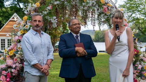 Nick (Steve Farrell) og Anne (Kerri Kenney) skal fornye ekteskapsløftene etter 25 år. Problemet er at bare Anne visste om arrangementet på forhånd.