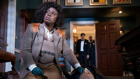 Uzo Aduba spiller Cordelia Cupp i «The Residence», mens Giancarlo Esposito er drapsofferet A.B. Wynter.