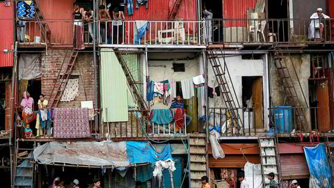 – Det er ingen lovmessighet i at likestilling skaper vekst eller reduserer fattigdom overalt, skriver artikkelforfatteren. Her fra slummen i Mumbai.