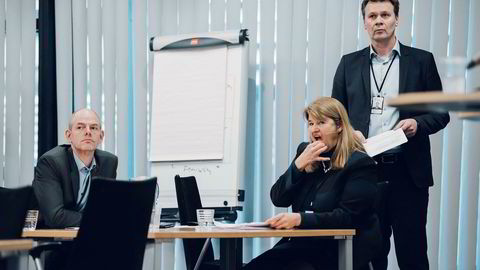 – Det er en av de mest alvorlige brønnkontrollhendelsene vi har hatt i Statoil, sier Margareth Øvrum. Her er hun flankert av konserndirektørene Lars Rosenløv Jensen (til venstre) og Jens Økland under pressekonferansen fredag.