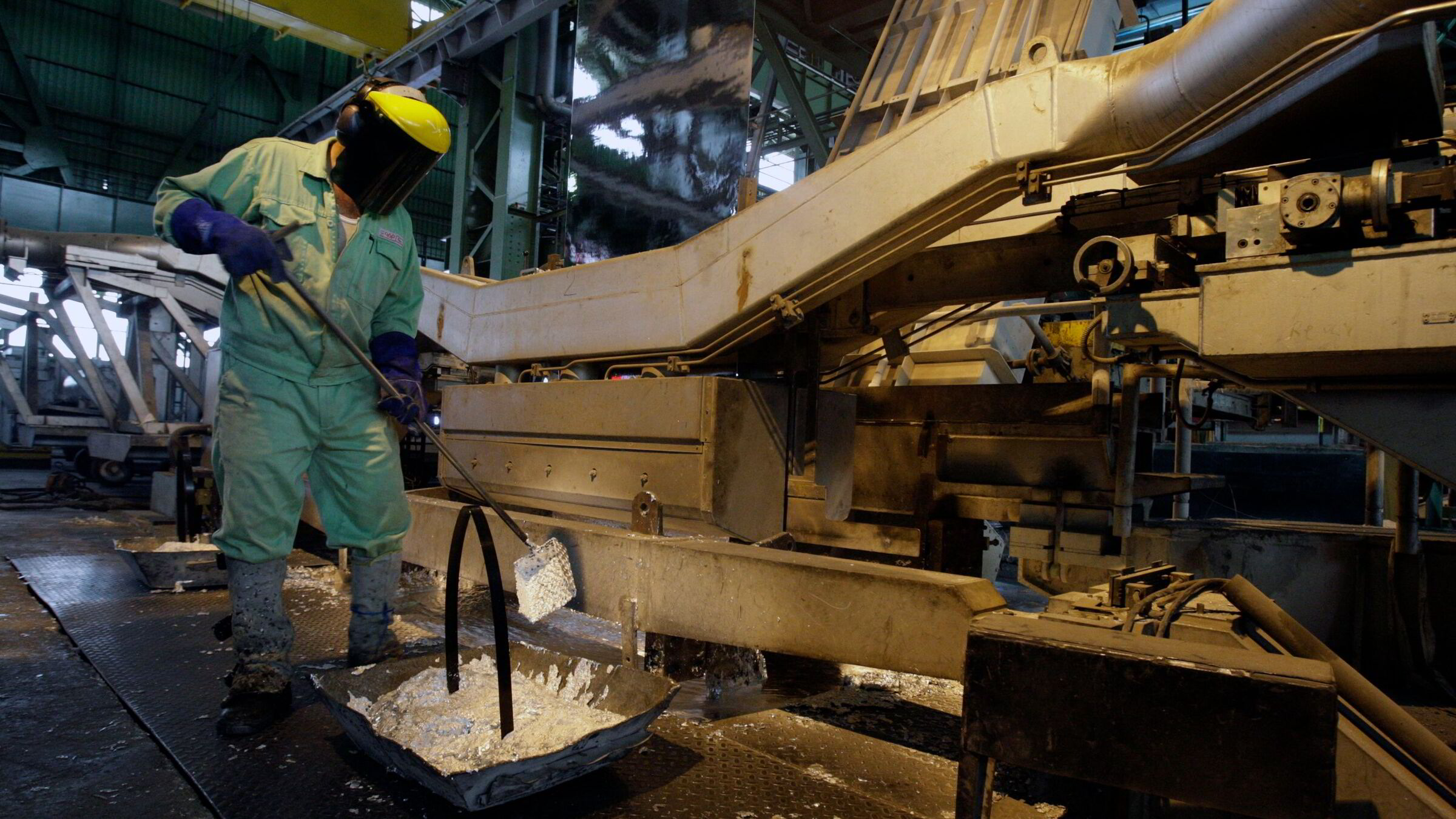 Iran varsler angrep mot stålverk og aluminiumsfabrikker