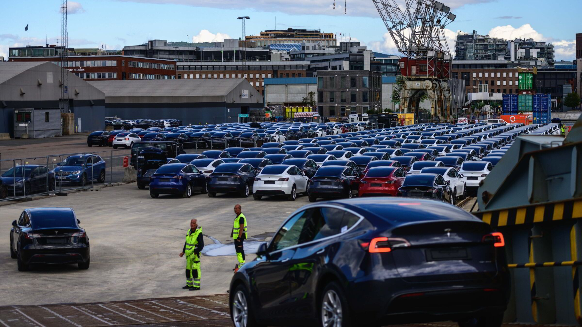 Tesla-salget fortsetter å stupe