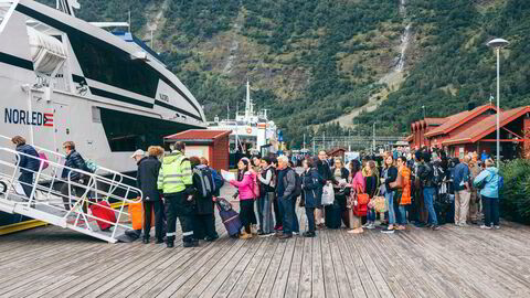 Turister i Flåm, på vei til Bergen.