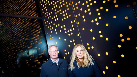 – Det viktigste er kanskje at disse kablene og infrastrukturen vil kunne tiltrekke store datasenteraktører til Norge, sier Toril Nag, konserndirektør i Lyse Tele. Her sammen med Eirik Gundegjerde, direktør for strategiske prosjekter i Lyse.