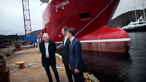 Offshore Merchant Partners på besøk på Simek i Flekkefjord for å se på skipet FS Cygnus. Fra venstre: administrerende direktør Øyvind Iversen i Simek, vertssjef Thomas W. Pedersen og Bengt Netland.