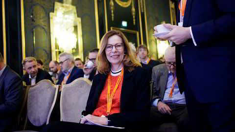 Swedbank-sjef Birgitte Bonnesen vil at bankens ansatte skal jobbe mer over landegrensene. Her på Swedbanks energikonferanse på Grand Hotel i Oslo torsdag.