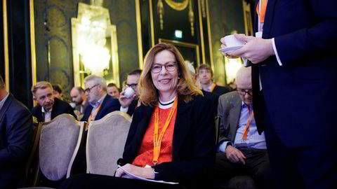 Swedbank-sjef Birgitte Bonnesen vil at bankens ansatte skal jobbe mer over landegrensene. Her på Swedbanks energikonferanse på Grand Hotel i Oslo torsdag.