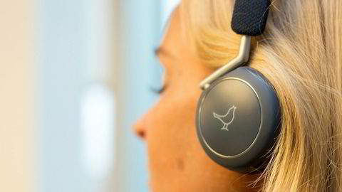 Libratone Q Adapt On-Ear. Libratones første hodetelefoner både ser bra ut og har god lydkvalitet.
