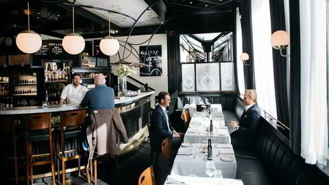 Hvite duker. Brasserie Hansken har pusset opp lokalene, og fremstår nå lyst og tiltalende med en eim av noe internasjonalt.