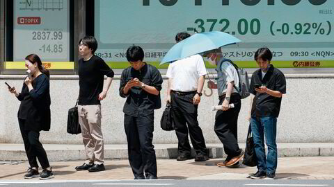 Det er en bred oppgang ved børsene i hele Asia. Unntaket er ved Tokyo-børsen, hvor Nikkei-indeksen har falt md en prosent. Handelsforhandlingene med USA pågår for fullt og president Donald Trump er ikke fornøyd.