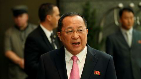 Nord-Koreas utenriksminister Ri Yong-ho talte til pressen i New York mandag.