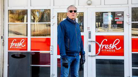 Gårdeier Bernt Sørlie, her foran Fresh Fitness i Fredrikstad sentrum, mener Sats misbruker sin makt under korona-krisen.