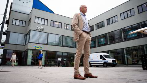 Saksøkernes advokat Nils-Henrik Pettersson foran Vinkelgården på Majorstuen i fjor.