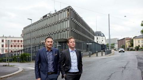 Administrerende direktør John Olof Solberg (til høyre) og salgs- og utviklingsdirektør Toivo Møller-Pettersen i CBRE skal straks i gang med salget av USAs tidligere ambassade i Oslo. – Dette er et ikonisk bygg fullt av historie, sier Solberg.