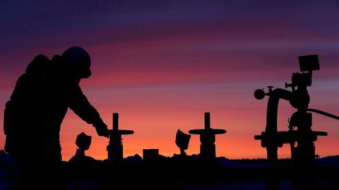 Russlands energiminister mener kuttavtalen mellom Opec og 11 andre oljeprodusenter må forlenges. Bildet er fra en oljerørledning nær Nikolo-Berezovka i Russland i januar 2015. REUTERS/Sergei Karpukhin/File Photo