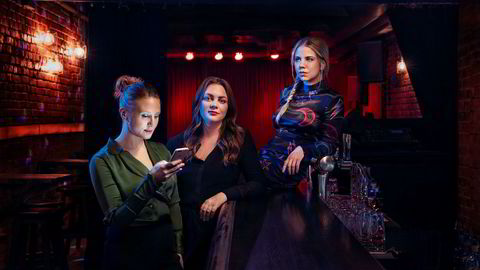 NRK får over 5,5 milliarder kroner i lisens. Noen av pengene går til Gine Cornelia Pedersen (til venstre), Siri Seljeseth og Alexandra Gjerpen, som spiller Nenne, Elise, Alex i kritikerroste «Unge lovende».