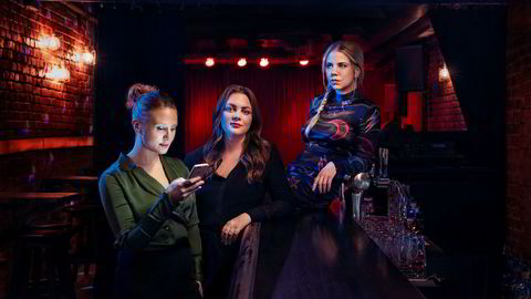 NRK får over 5,5 milliarder kroner i lisens. Noen av pengene går til Gine Cornelia Pedersen (til venstre), Siri Seljeseth og Alexandra Gjerpen, som spiller Nenne, Elise, Alex i kritikerroste «Unge lovende».