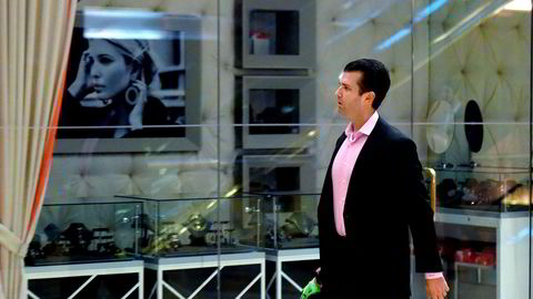 Russland-nettet har snørt seg ytterligere rundt Trump-leiren, denne gang presidentens sønn Donald Trump jr.