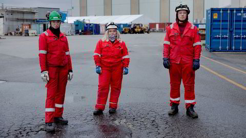 Betine S. Reigstad (21 fra venstre), Kamilla Espeland (20) og Andreas Weberg (21) er alle på sitt tredje år ved Kværners verft på Stord. Det er stille om dagen. – Folk tør ikke helt å satse på leverandørindustrien, sier Andreas Weberg.