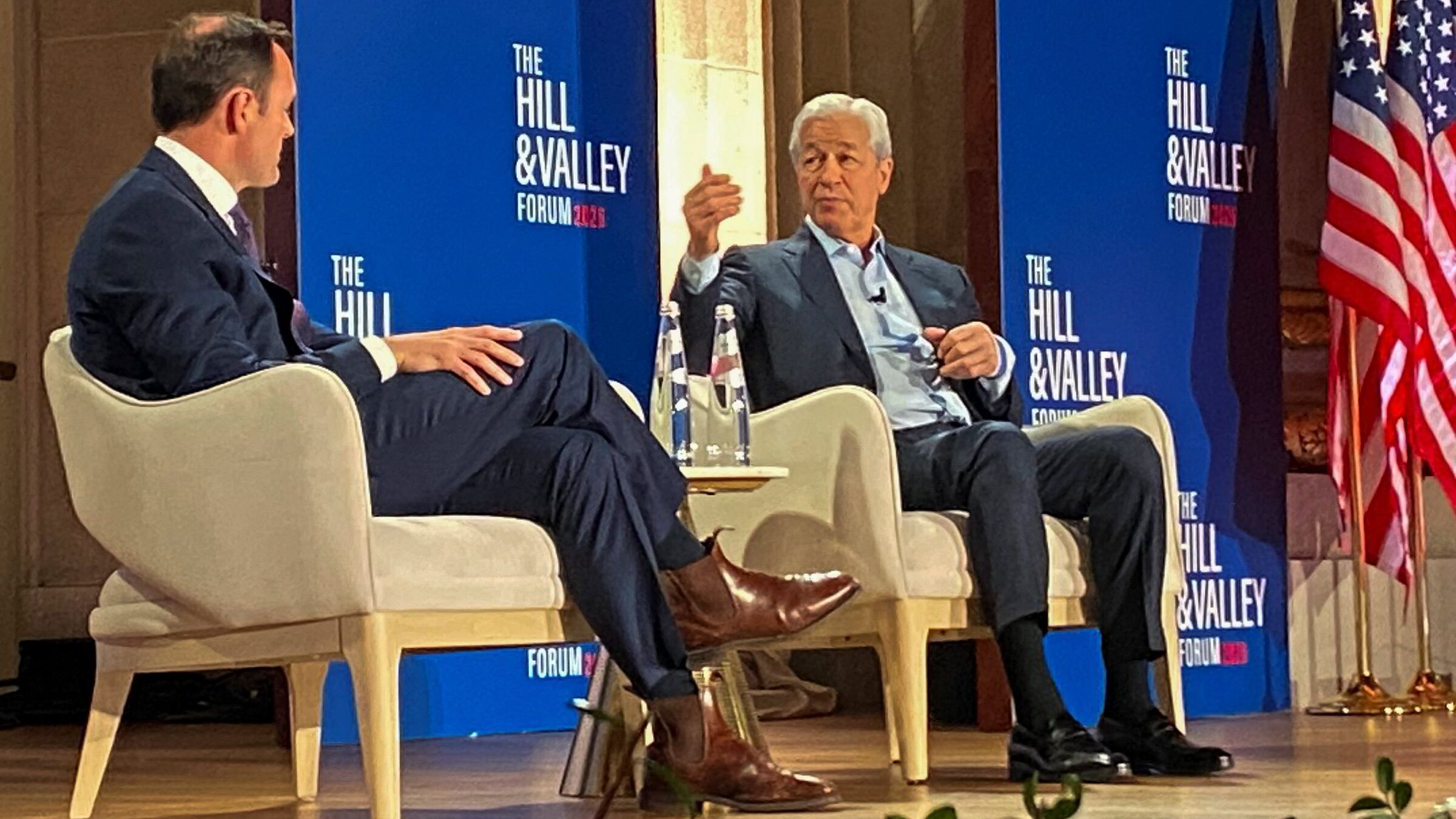 Oljeprisen faller på håp om våpenhvile – Jamie Dimon har håp om «varig fred»