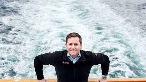 Toppsjef Daniel Skjeldam i Hurtigruten har større inntekter og overskudd fra seilingene langs kysten. Fremover er det nye ekspedisjonsskip som skal gi størst vekst, og det første skipet skal leveres i mai neste år – ni måneder forsinket.