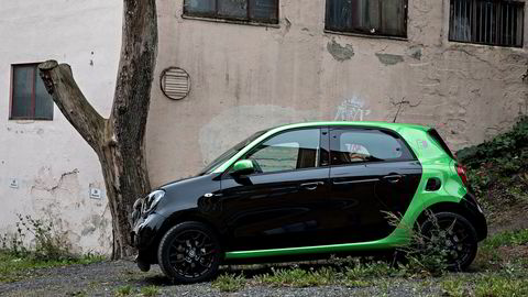 Smart Forfour er en ganske smart bybil, selv om den er en elektrisk bil av den gamle typen. Med sin korte lengde på knappe 3,5 meter er det sjelden noe problem å finne parkering.