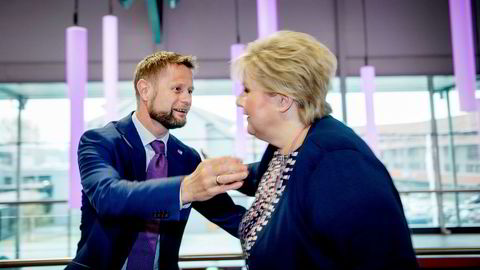 – Jeg er veldig bekymret, sier statsminister Erna Solberg om utviklingen av antibiotikaresistensen i verden. Her sammen med helseminister Bent Høie.